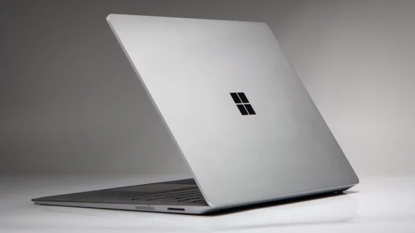Microsoft Surface Laptop core i7 16Go RAM 512 Go de stockage SSD écran 14" bon prix en vente au Cameroun – Image 2